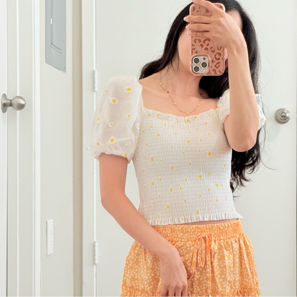 #017 Smocked Puff Sleeve Top – White Daisy – Women’s XS S – On/Off Shoulder - Picture 3 of 8